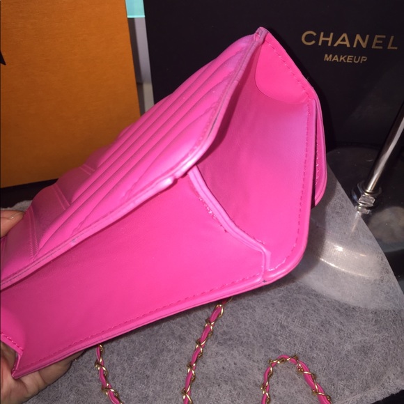 NWOT Barbie pink crossbody with matching wallet - Picture 6 of 13